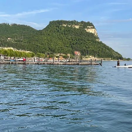 Capitan Libeccio Holidays - La Prua * 加尔达